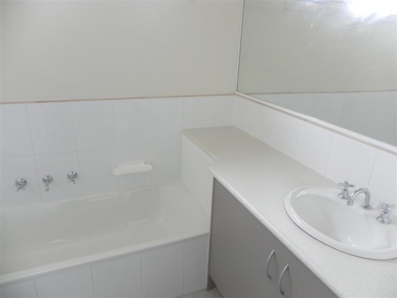 2/2 Saladin Avenue, Glen Waverley VIC 3150