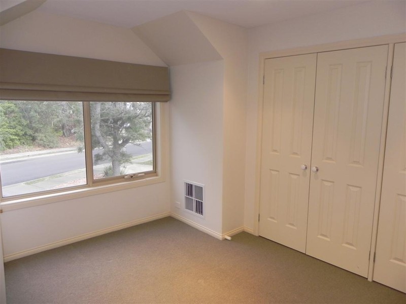 2/2 Saladin Avenue, Glen Waverley VIC 3150