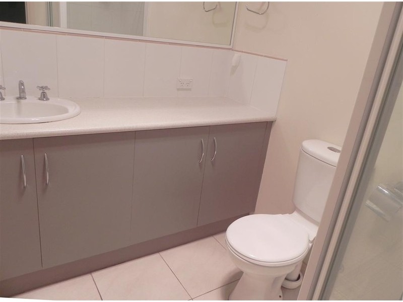 2/2 Saladin Avenue, Glen Waverley VIC 3150