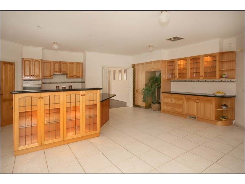 5 Fiona Court, Glen Waverley VIC 3150