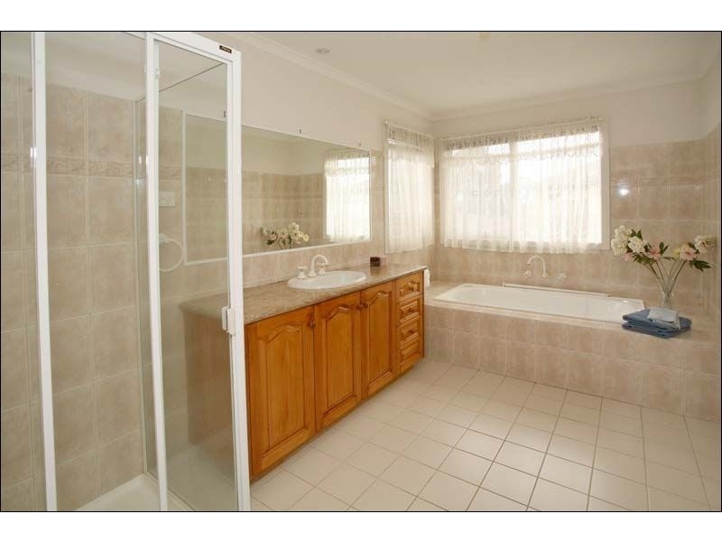 5 Fiona Court, Glen Waverley VIC 3150