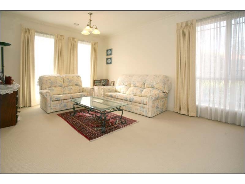 3/4 Brush Grove, Glen Waverley VIC 3150