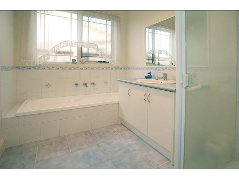 3/4 Brush Grove, Glen Waverley VIC 3150