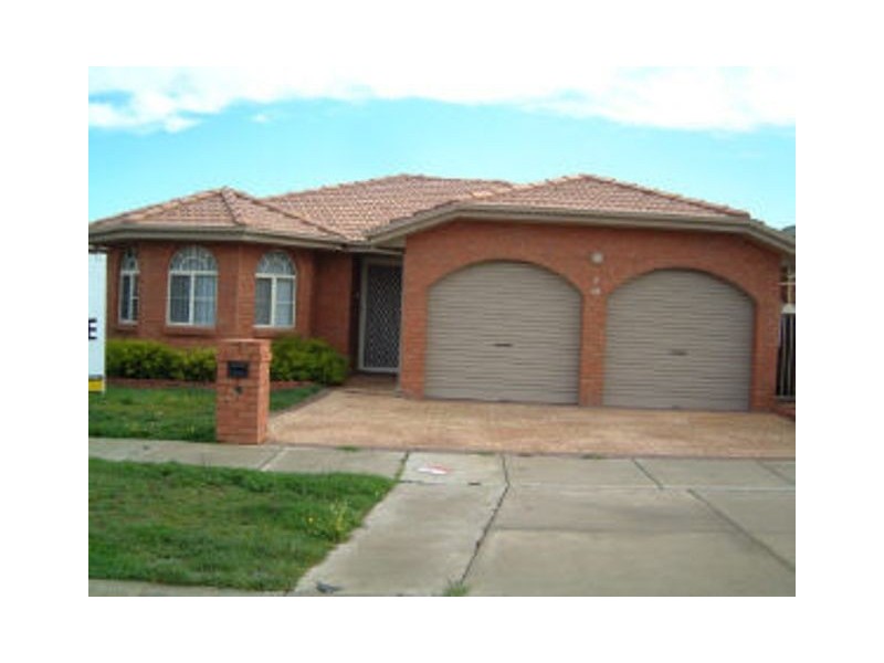 2/19 Glenn Erin Way, Berwick VIC 3806