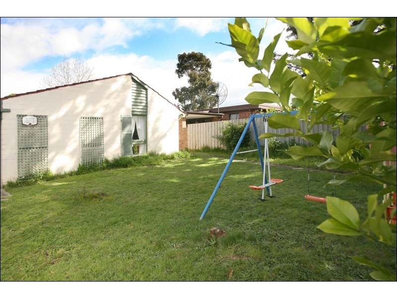 24 Huxley Avenue, Mulgrave VIC 3170