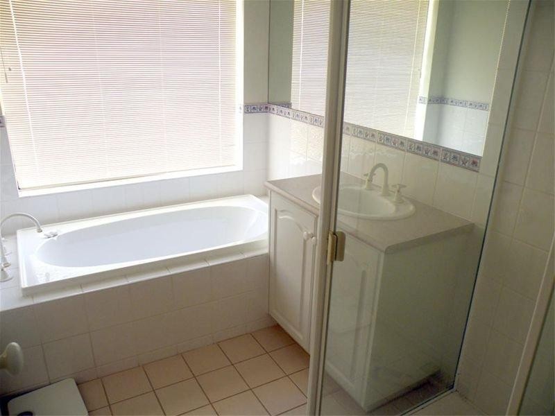 4 Solstice Walk, Glen Waverley VIC 3150