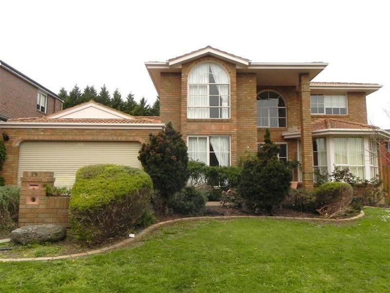 19 Robinson Drive, Burwood East VIC 3151