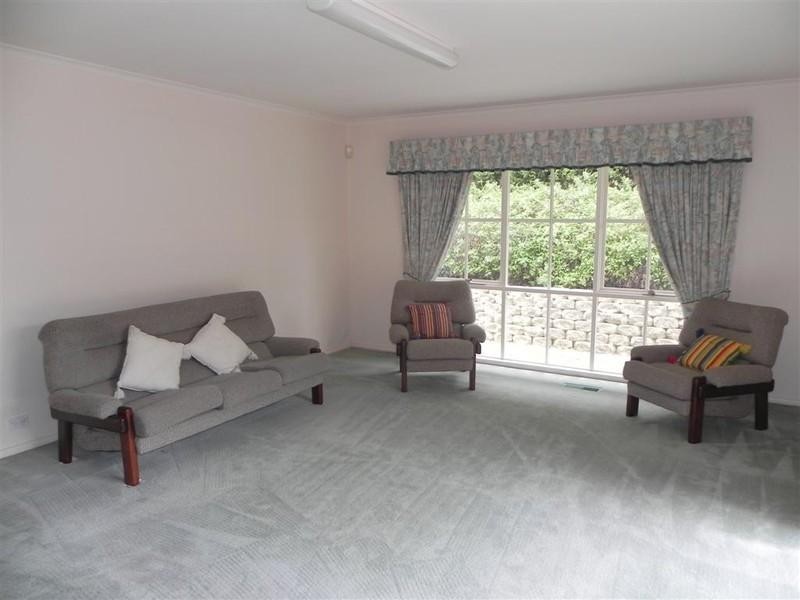 19 Robinson Drive, Burwood East VIC 3151