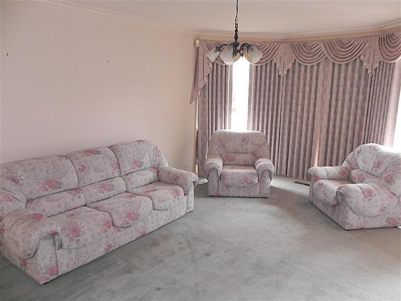 19 Robinson Drive, Burwood East VIC 3151