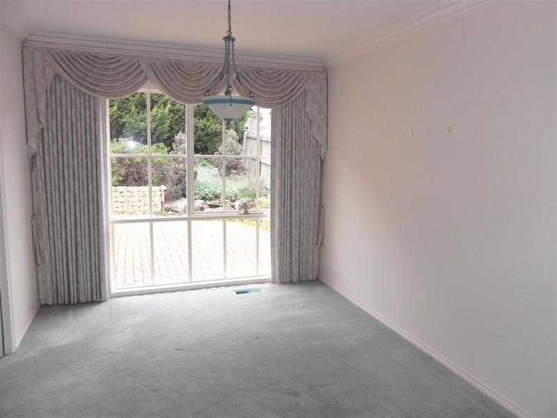 19 Robinson Drive, Burwood East VIC 3151