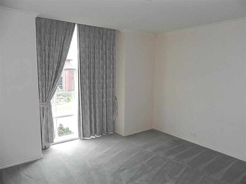 19 Robinson Drive, Burwood East VIC 3151