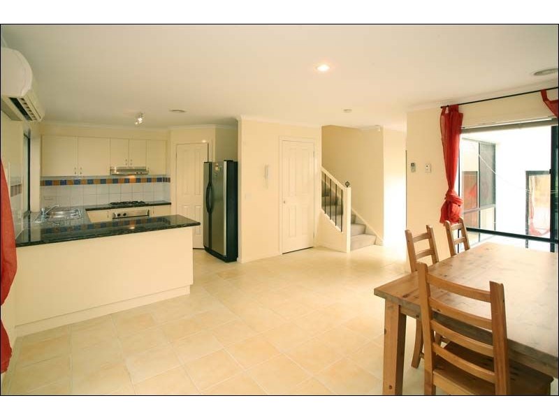 14 Margaret Gray Close, Glen Waverley VIC 3150