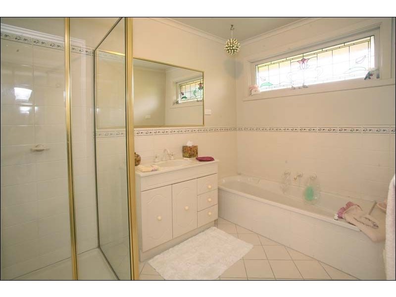 8 Herald Court, Glen Waverley VIC 3150