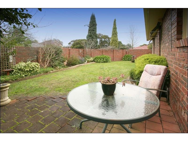 8 Herald Court, Glen Waverley VIC 3150