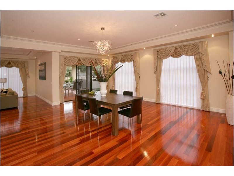 8 Hogan Road, Glen Waverley VIC 3150