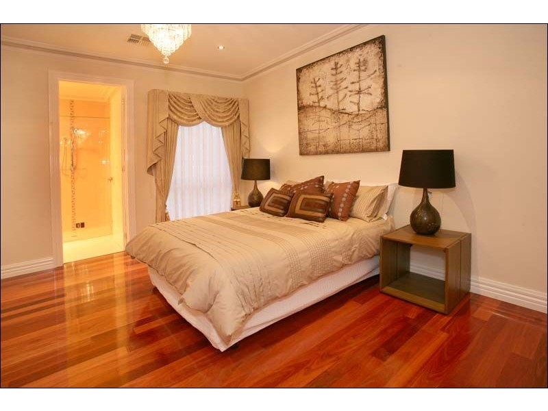 8 Hogan Road, Glen Waverley VIC 3150