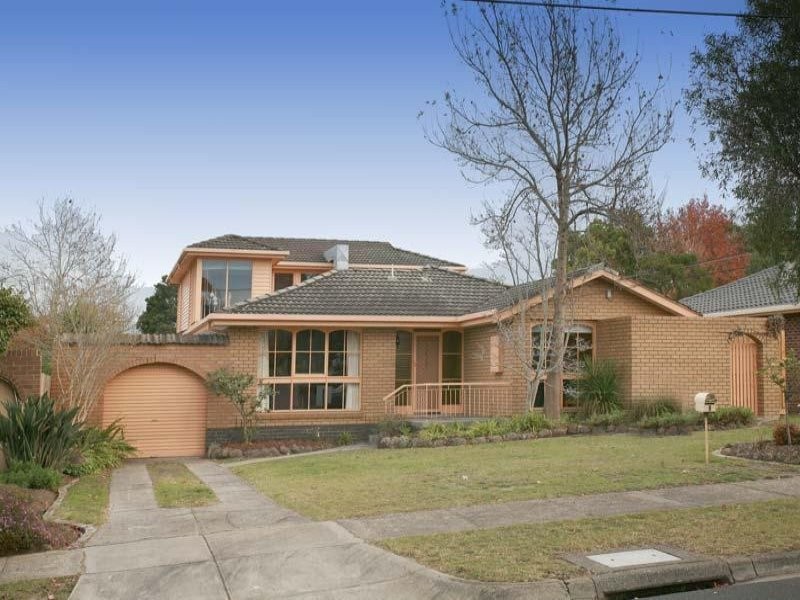 9 Lancelot Crescent, Glen Waverley VIC 3150