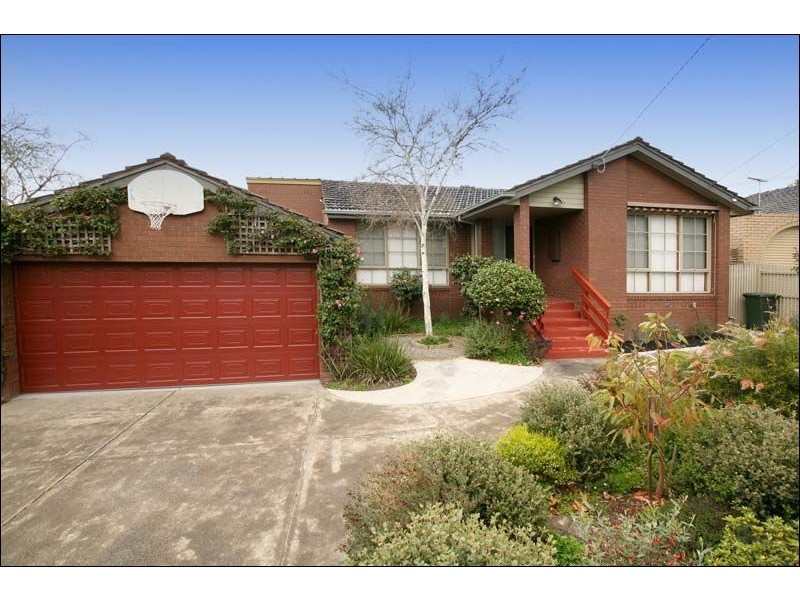 10 Eastleigh Drive, Glen Waverley VIC 3150