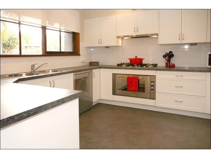 10 Eastleigh Drive, Glen Waverley VIC 3150