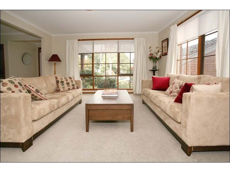 10 Eastleigh Drive, Glen Waverley VIC 3150