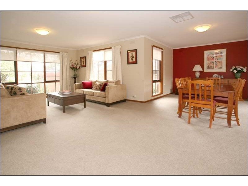 10 Eastleigh Drive, Glen Waverley VIC 3150