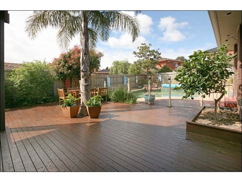 10 Eastleigh Drive, Glen Waverley VIC 3150