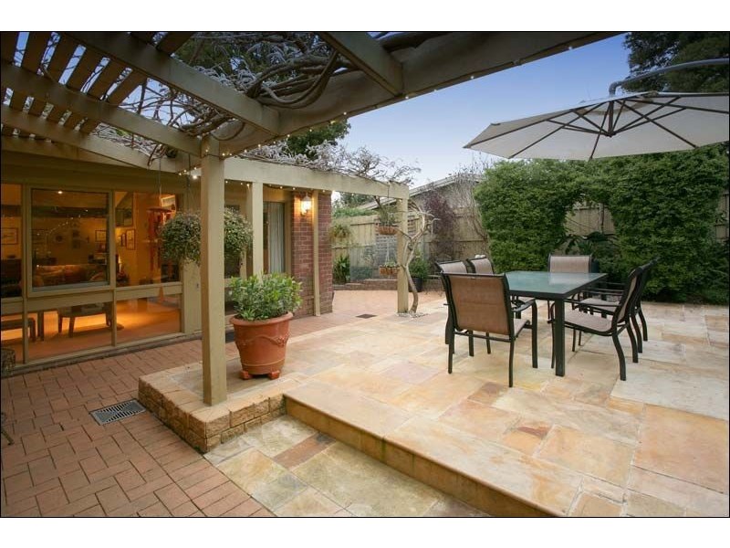 2 Sandhurst Court, Wheelers Hill VIC 3150