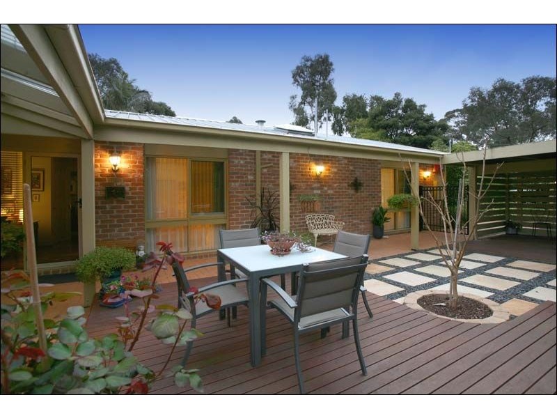 2 Sandhurst Court, Wheelers Hill VIC 3150