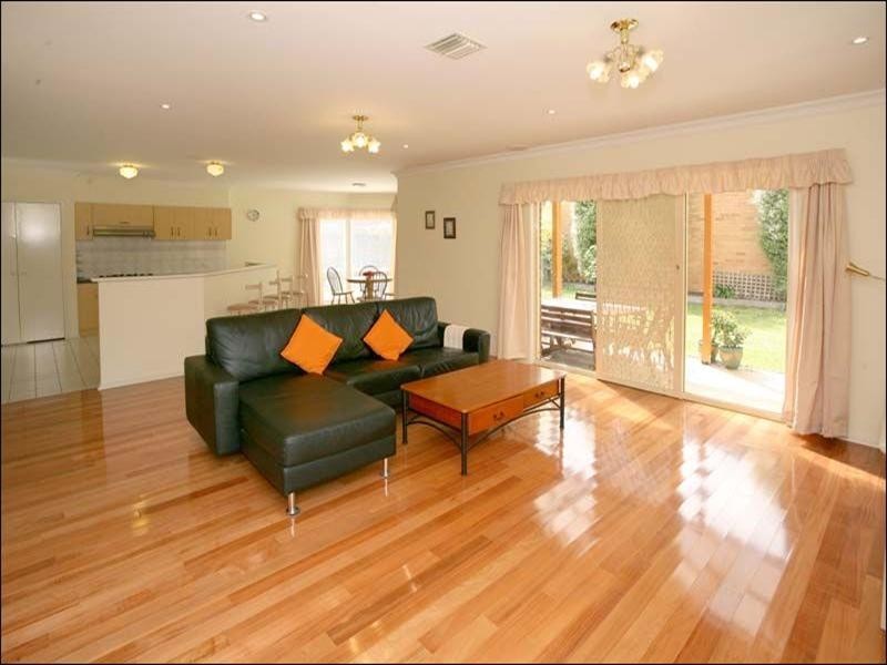 17 Huntingtower Crescent, Mount Waverley VIC 3149