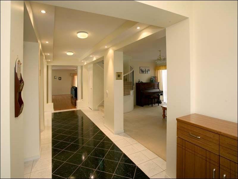 17 Huntingtower Crescent, Mount Waverley VIC 3149