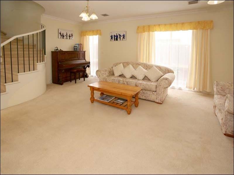 17 Huntingtower Crescent, Mount Waverley VIC 3149