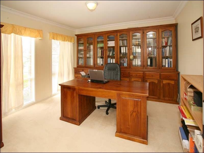 17 Huntingtower Crescent, Mount Waverley VIC 3149