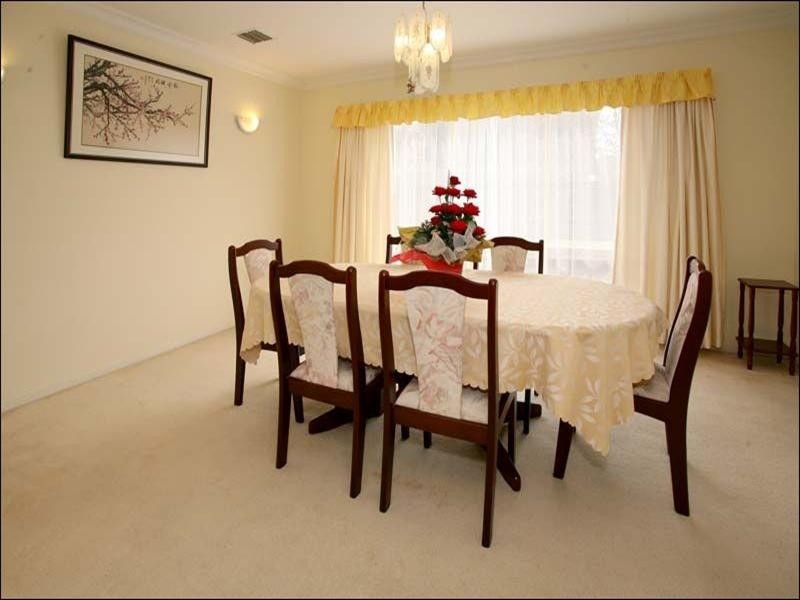 17 Huntingtower Crescent, Mount Waverley VIC 3149