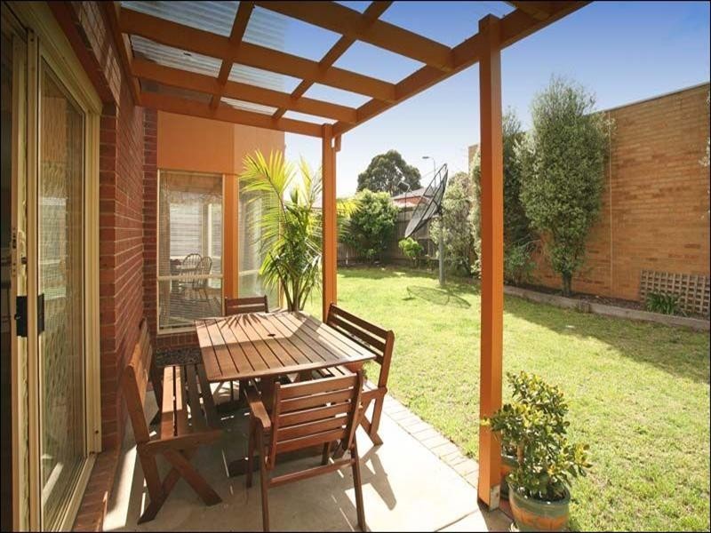 17 Huntingtower Crescent, Mount Waverley VIC 3149