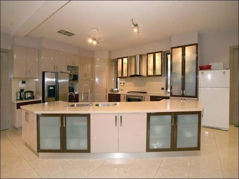 98 Glen Tower Drive, Glen Waverley VIC 3150