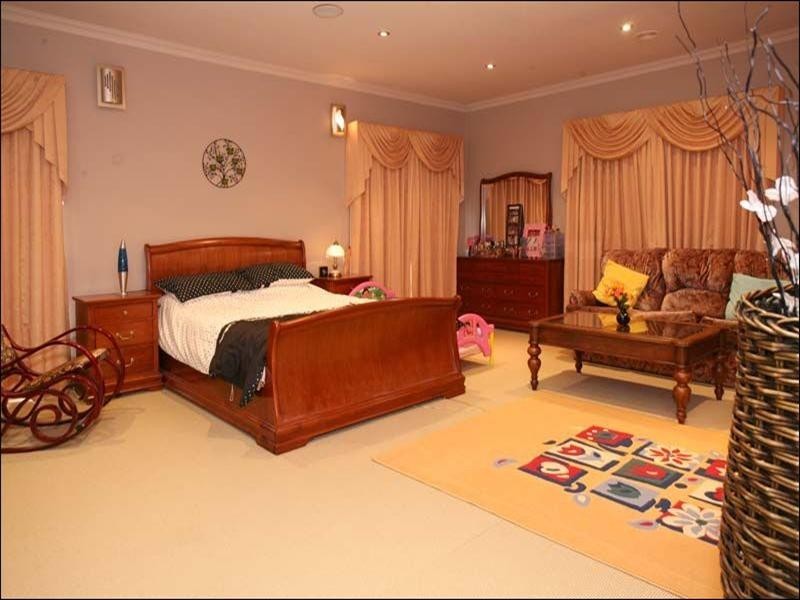 98 Glen Tower Drive, Glen Waverley VIC 3150