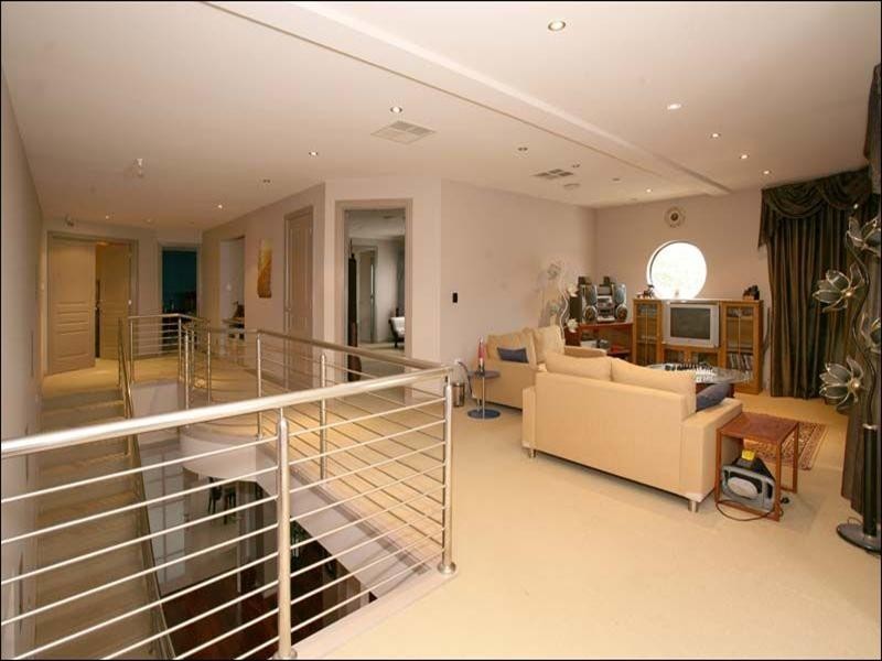 98 Glen Tower Drive, Glen Waverley VIC 3150