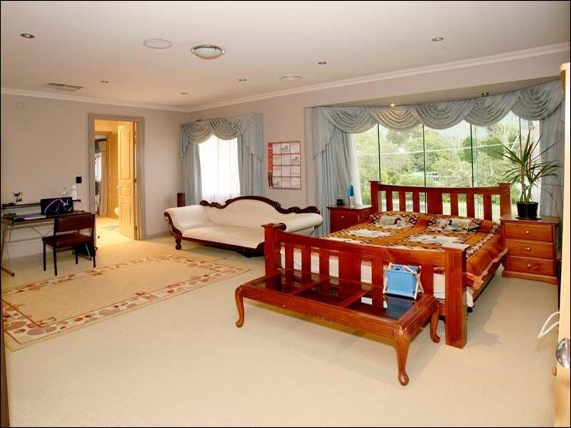 98 Glen Tower Drive, Glen Waverley VIC 3150