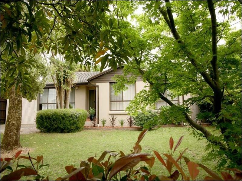 13 Whites Lane, Glen Waverley VIC 3150