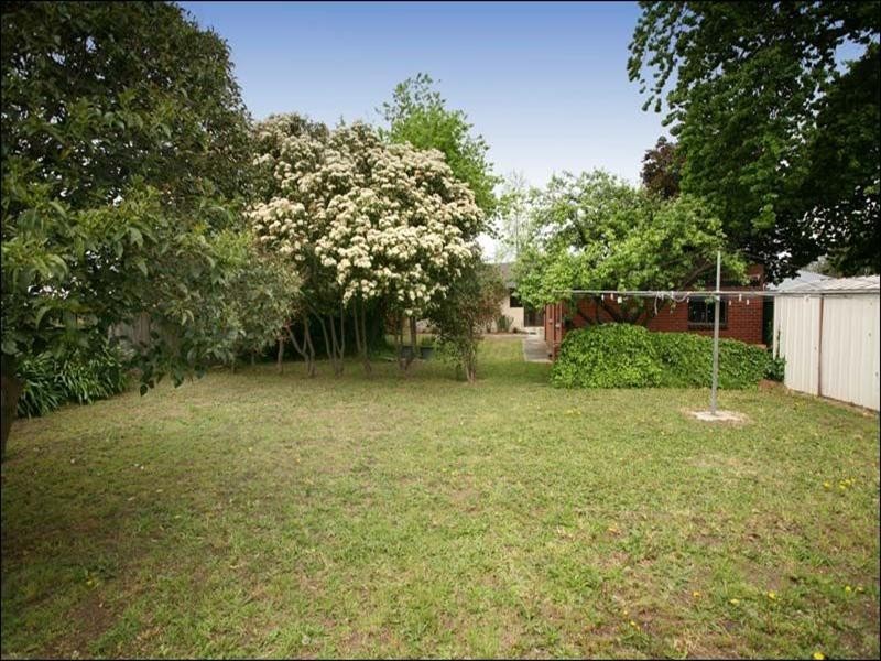 13 Whites Lane, Glen Waverley VIC 3150