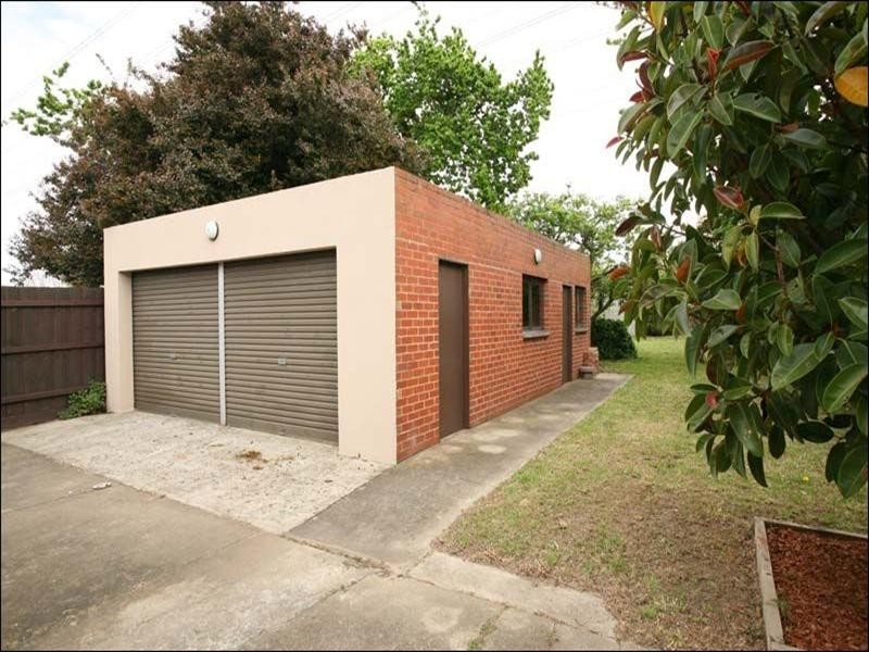 13 Whites Lane, Glen Waverley VIC 3150