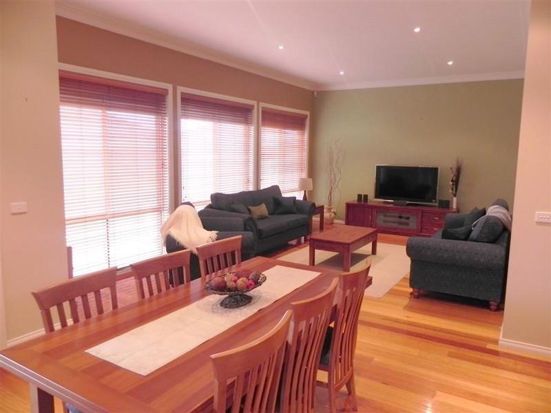 1 Lockens Avenue, Glen Waverley VIC 3150