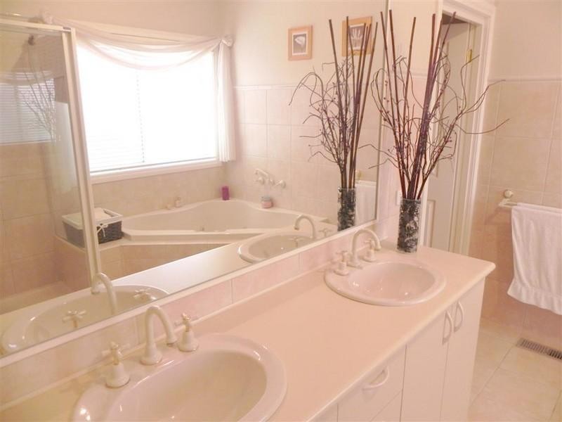 1 Lockens Avenue, Glen Waverley VIC 3150