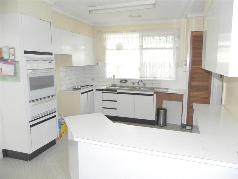 80 Hinkler Road East, Glen Waverley VIC 3150