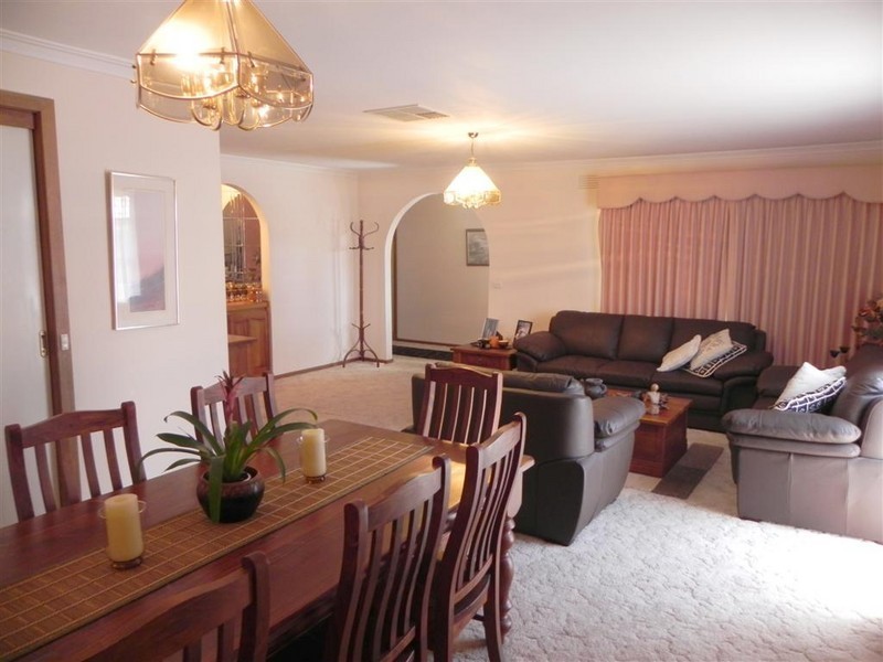 14 Jacksons Road, Mulgrave VIC 3170