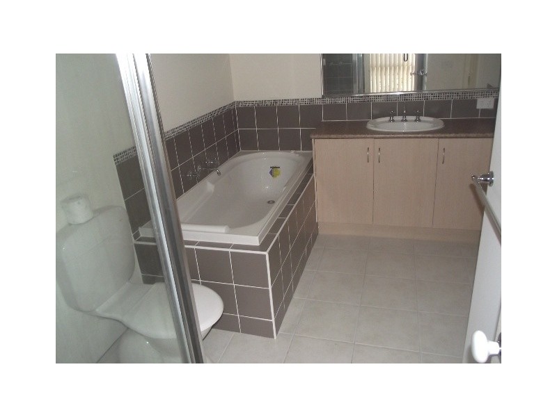 18/91-99 Breens Road, Cranbourne VIC 3977