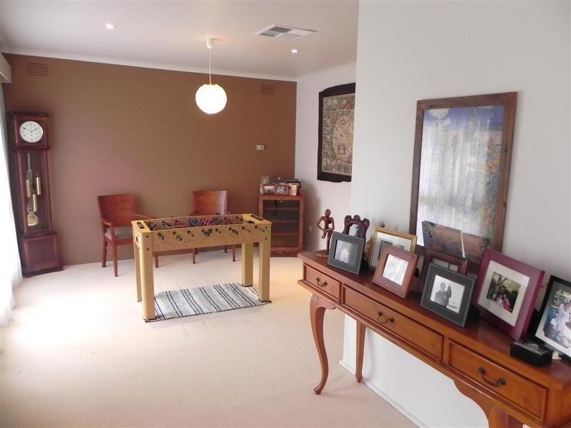 73 Galahad Crescent, Glen Waverley VIC 3150