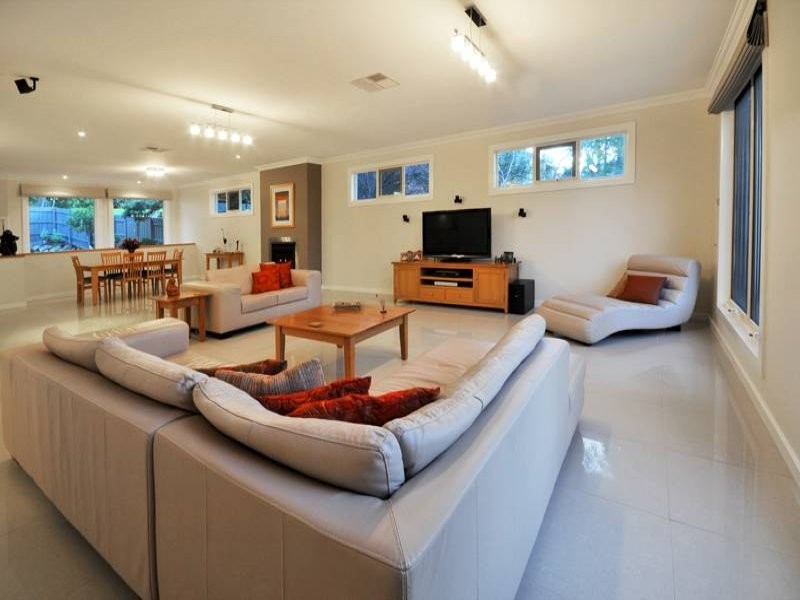 12 Redleaf Way, Wheelers Hill VIC 3150