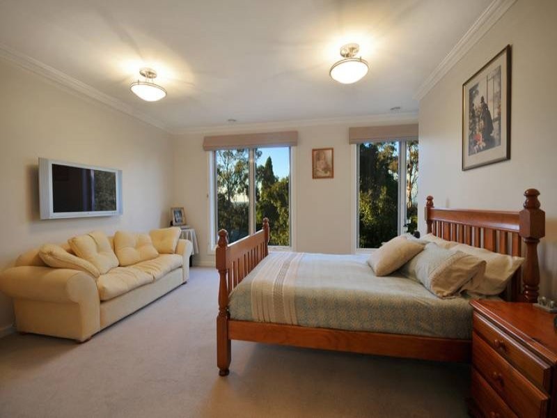 12 Redleaf Way, Wheelers Hill VIC 3150