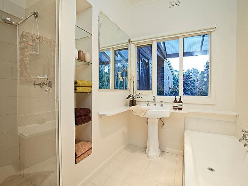 7 Highview Grove, Burwood East VIC 3151